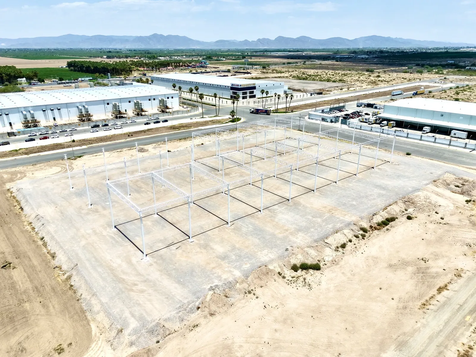 Estructura de una nave industrial en construcción dentro de Laguna Industrial Park, Torreón